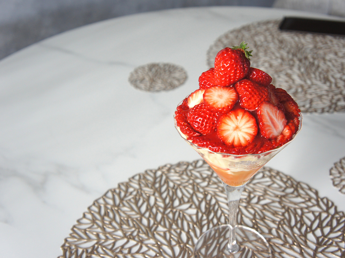 CHOCOLATERIE NOIROUGEの苺のパフェ盛り盛りver