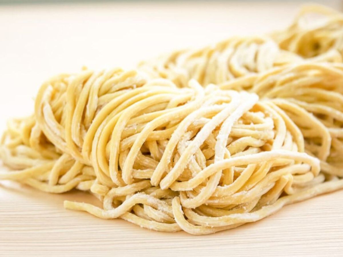 新潟らーめん 無尽蔵 麺