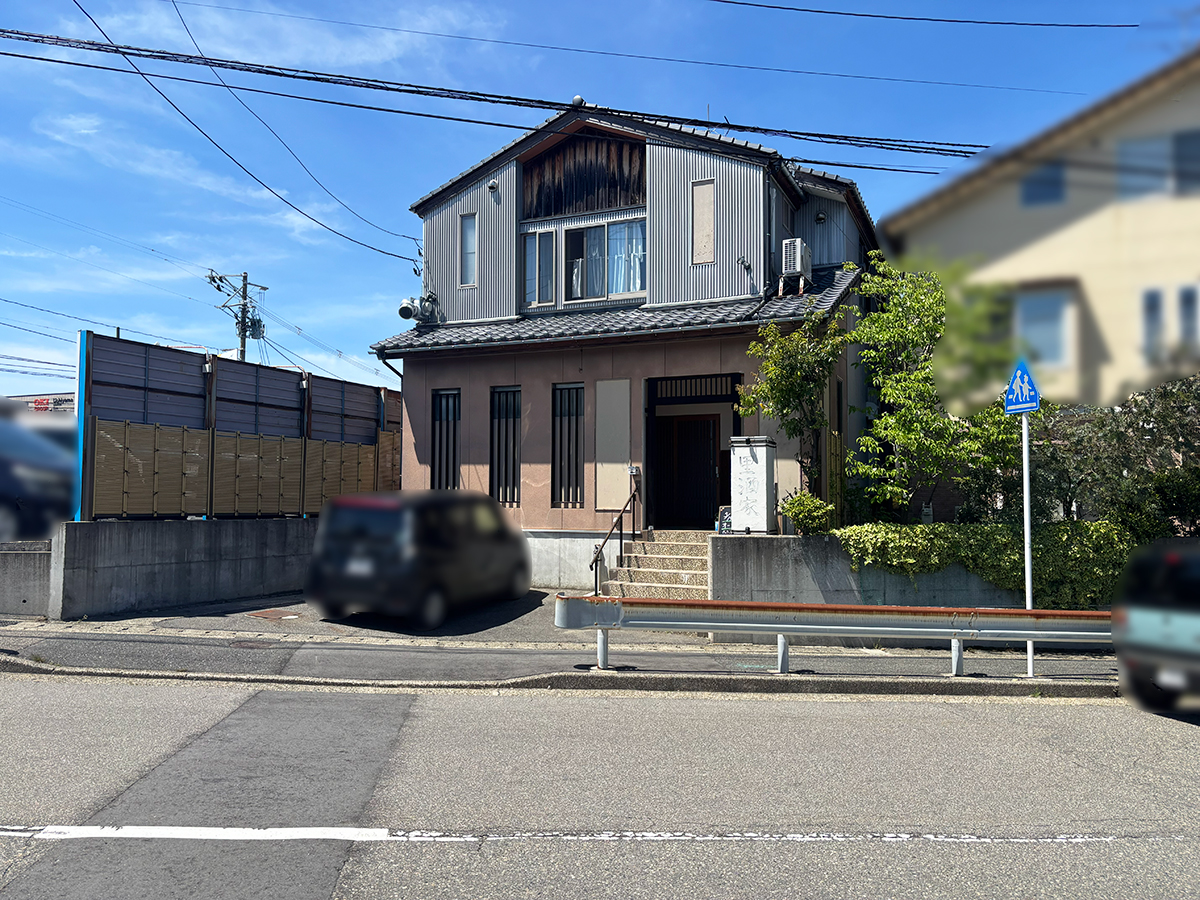 ぎょうざとつまみ 里酒家の外観