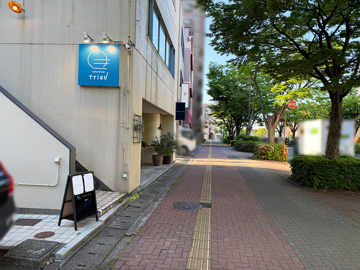 cafe & bar triadの場所