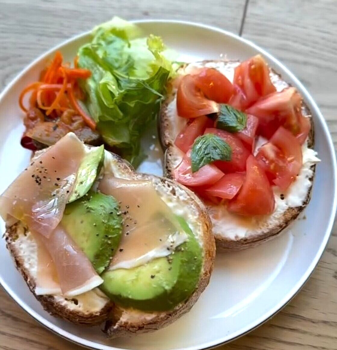 cafe & bar triadのオープンサンド