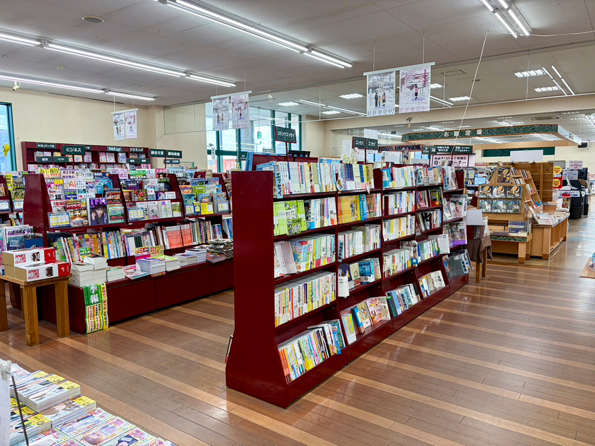 屋書店 県央店の店内