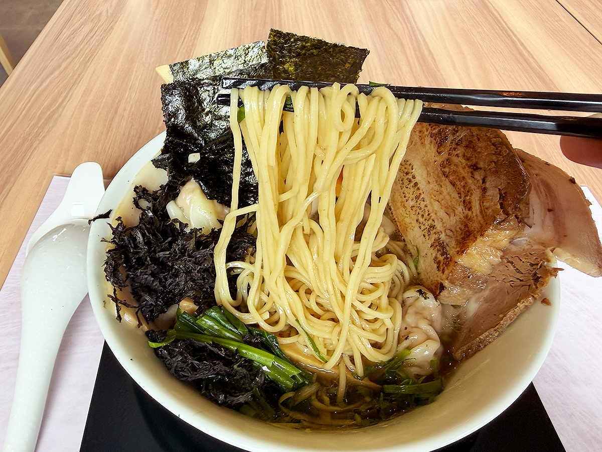 らぁめん 紬麦 松崎店の淡麗醤油らぁめん