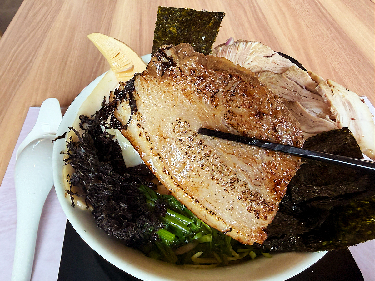 らぁめん 紬麦 松崎店の淡麗醤油らぁめん