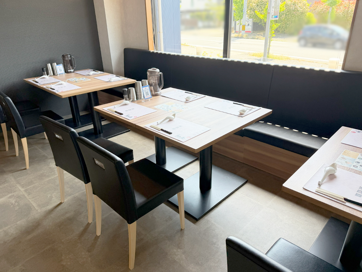 らぁめん 紬麦 松崎店の店内