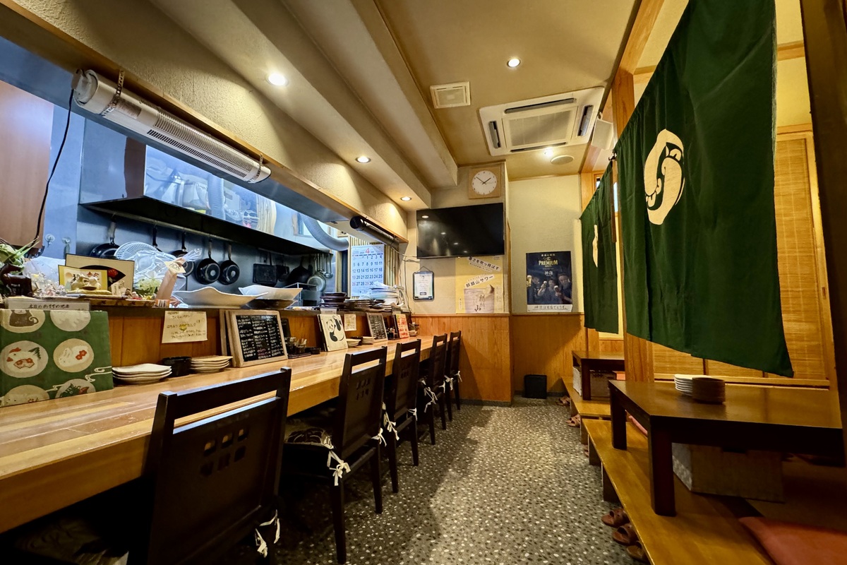 笑喰処 つまようじの店内