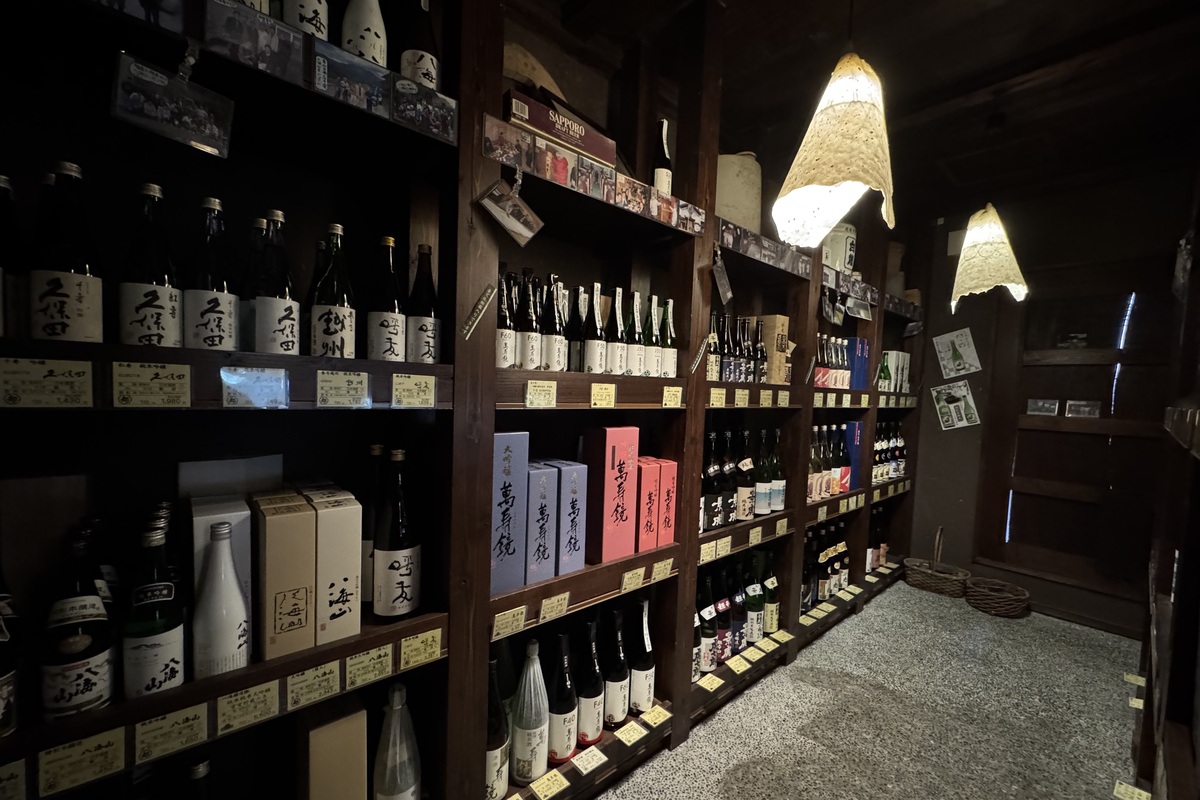 地酒の都屋の店内