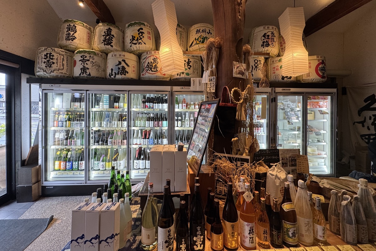 地酒の都屋の店内