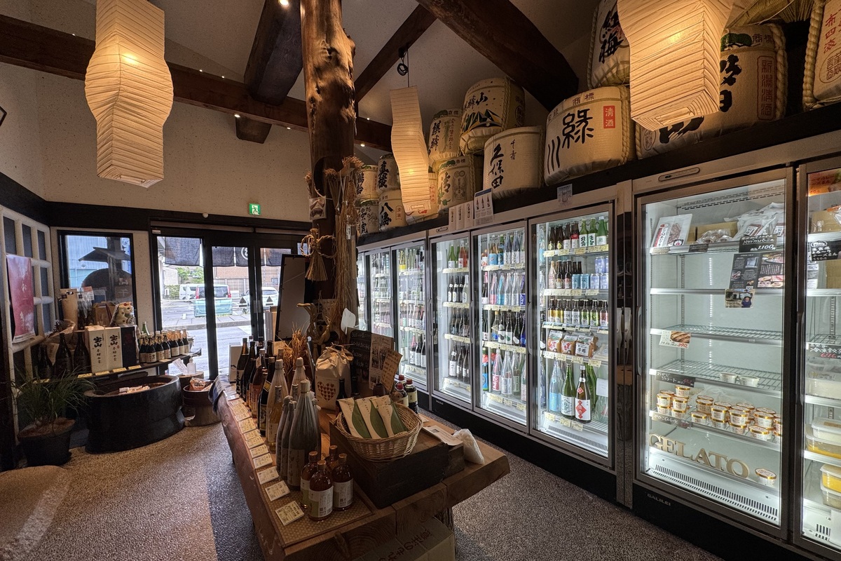 地酒の都屋の店内