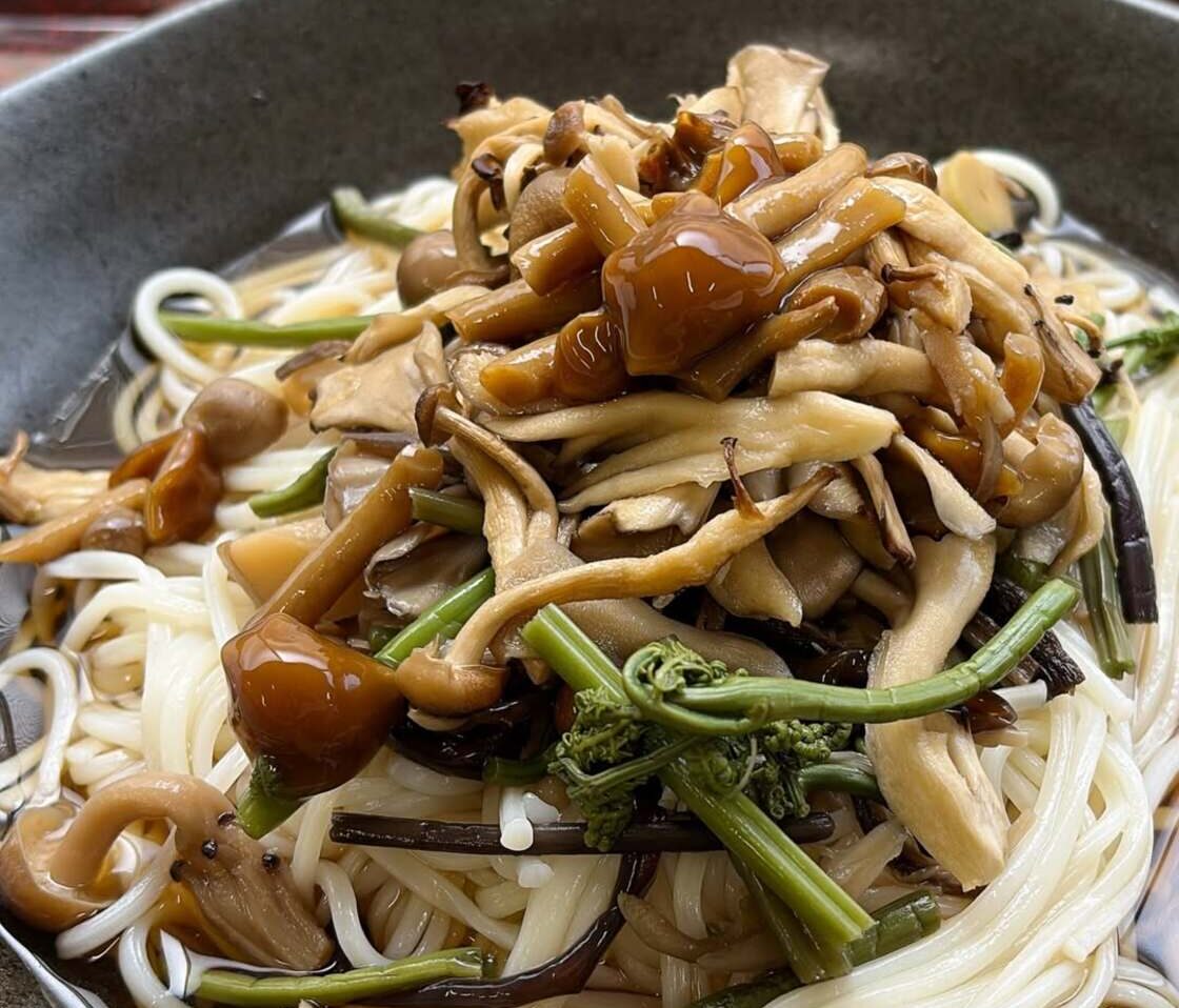 割烹 長岡屋の山菜・キノコのぶっかけ