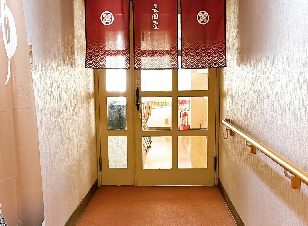 割烹 長岡屋の入り口