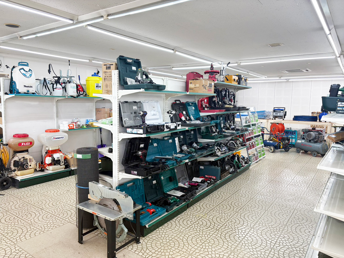 工具買取ベース 新潟上越店の店内
