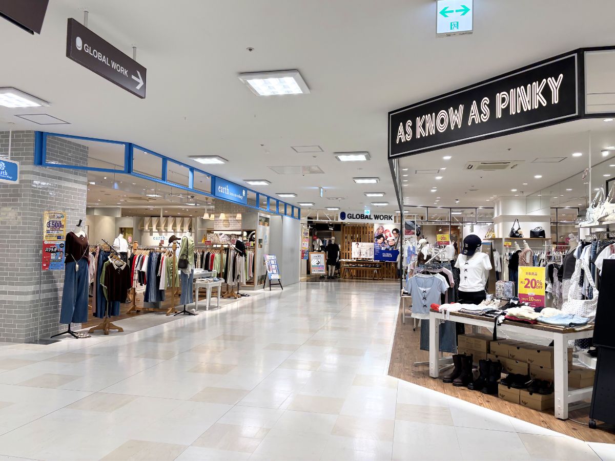ラブラ万代の店内