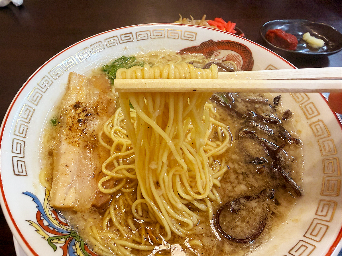 とんこつ有むらの黒とんこつ