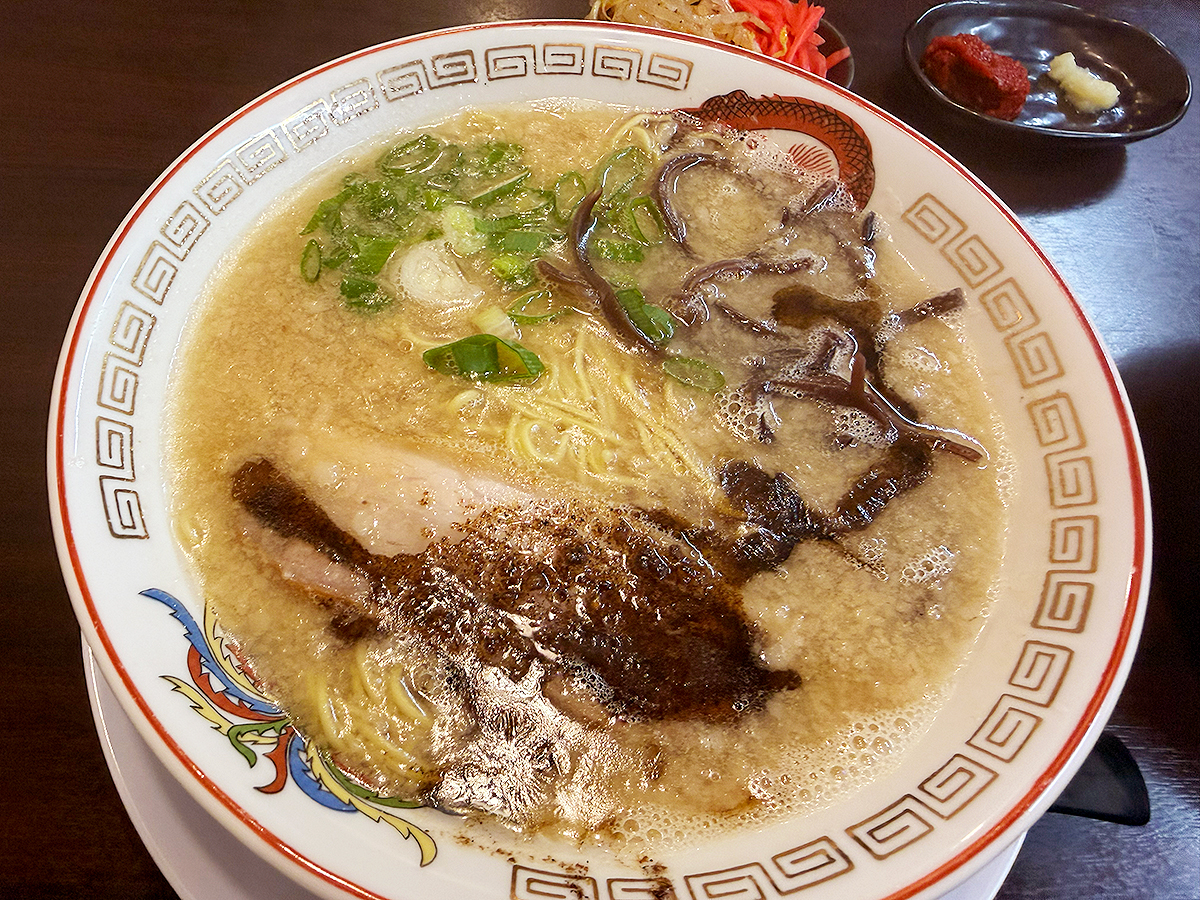 とんこつ有むらの黒とんこつ