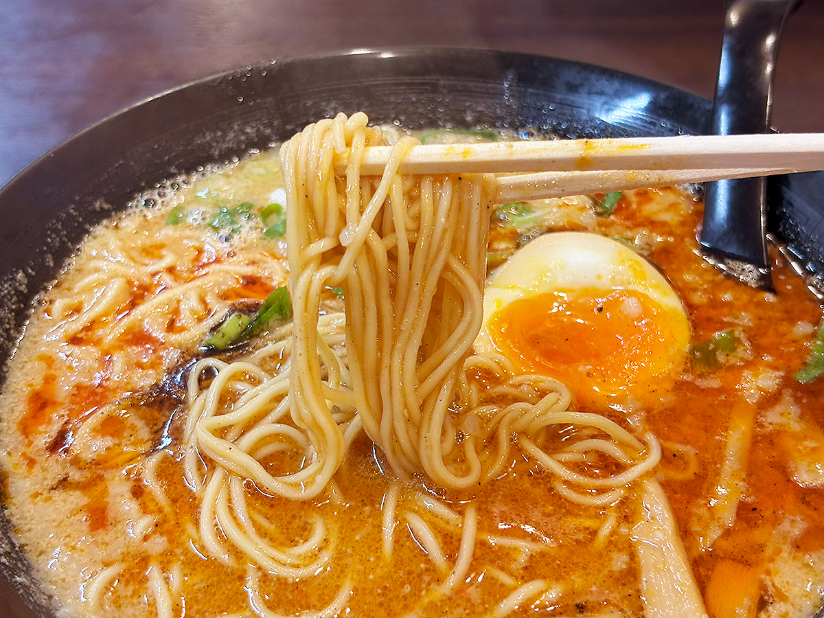 とんこつ有むらの担々麺