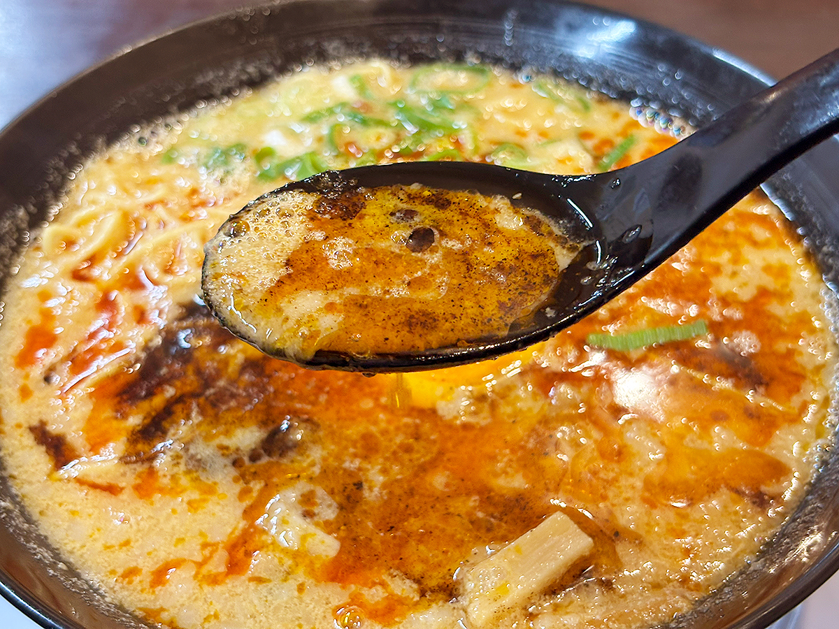 とんこつ有むらの担々麺