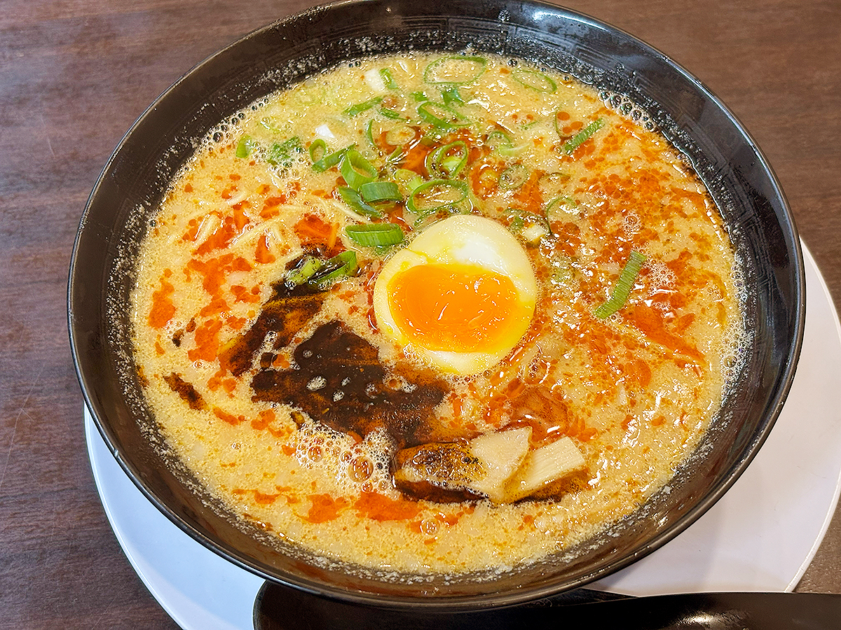 とんこつ有むらの担々麺