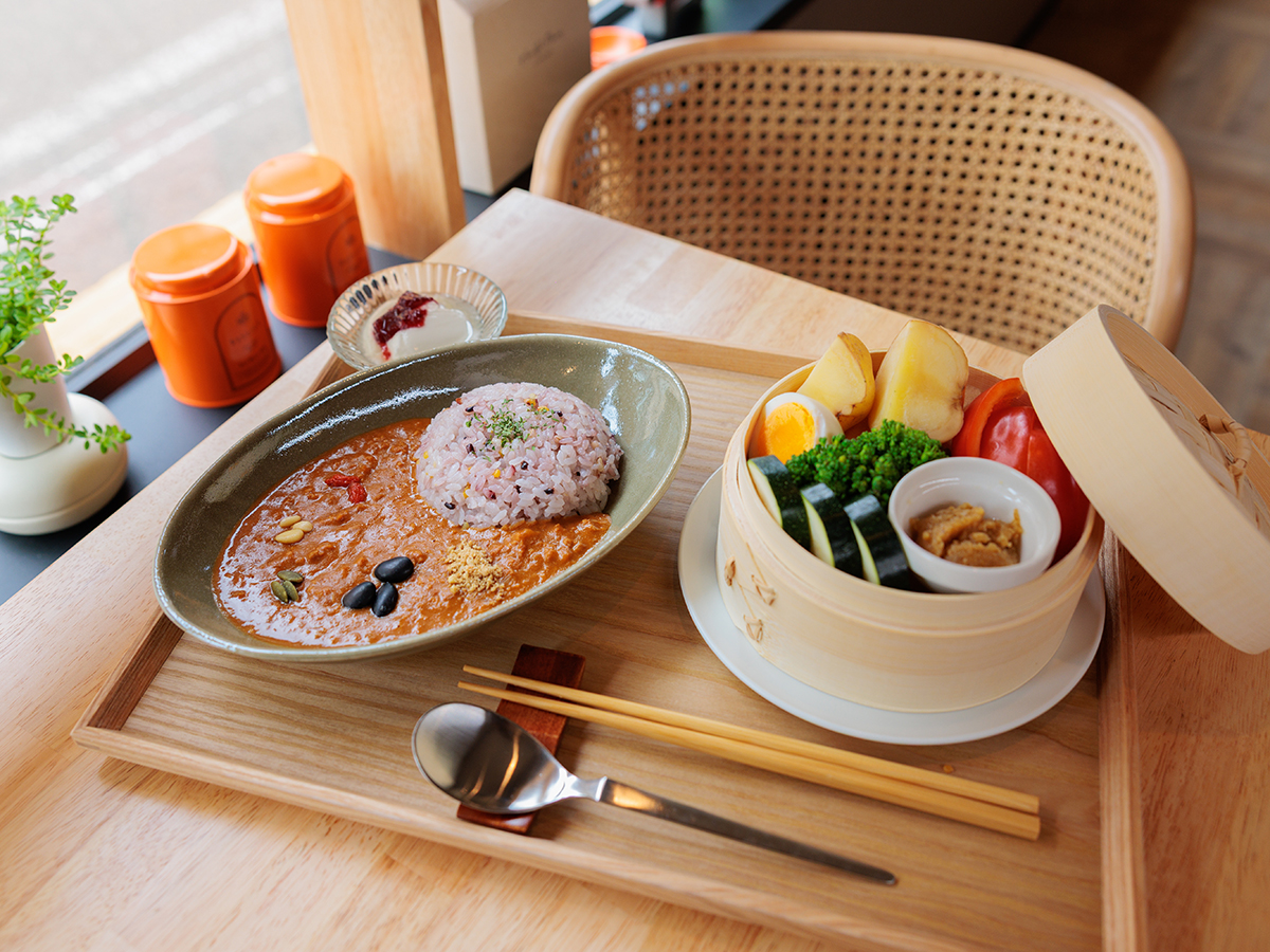 参道カフェ 香茶甜の蒸籠蒸し野菜と薬膳カレー