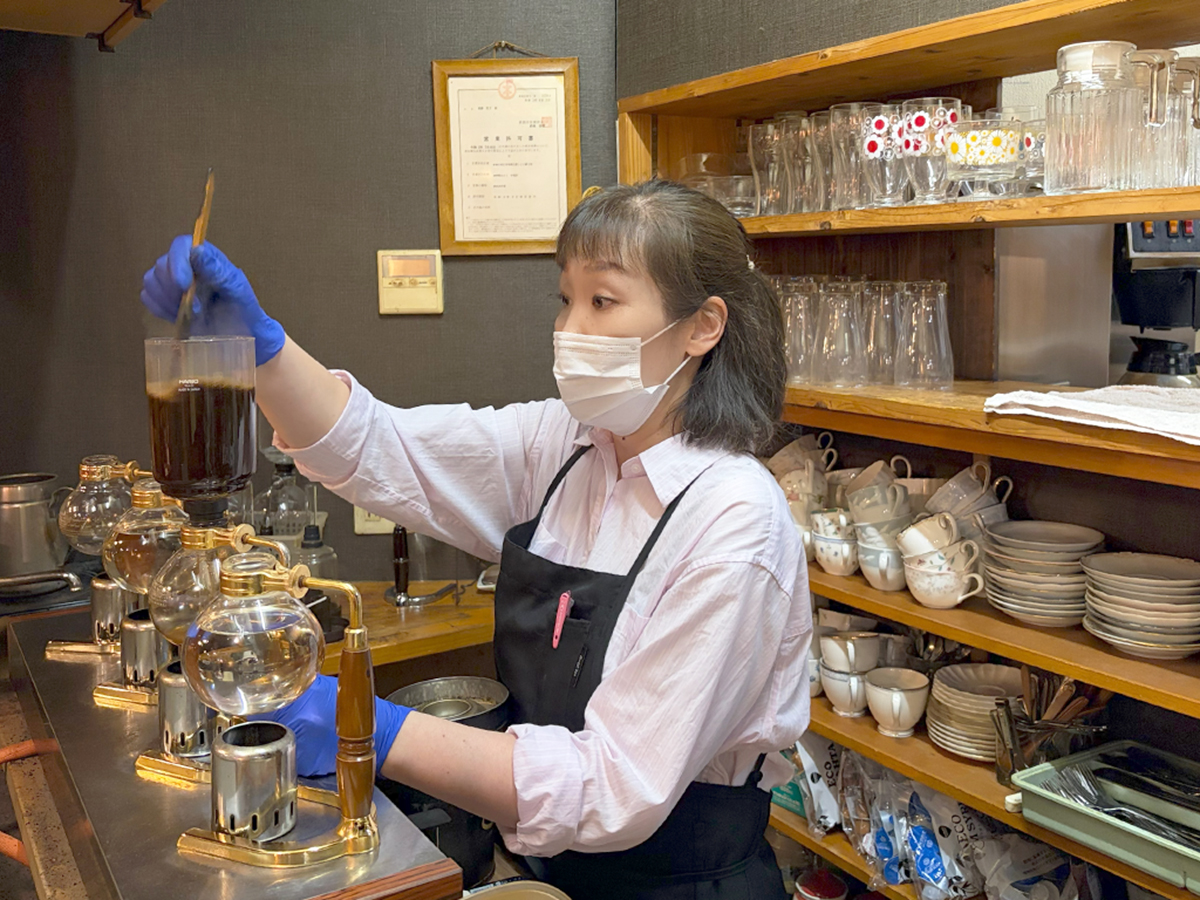 珈琲館maiの店主