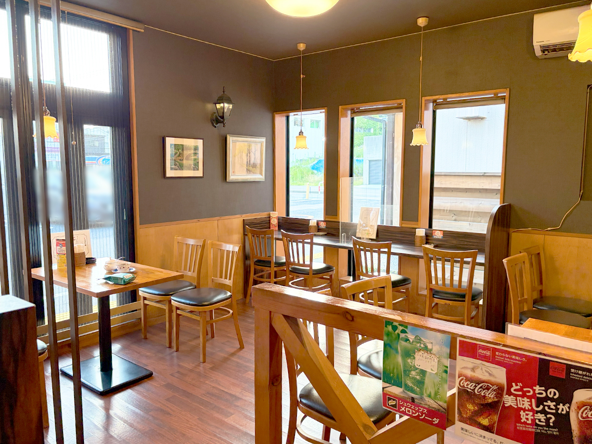 珈琲館maiの店内