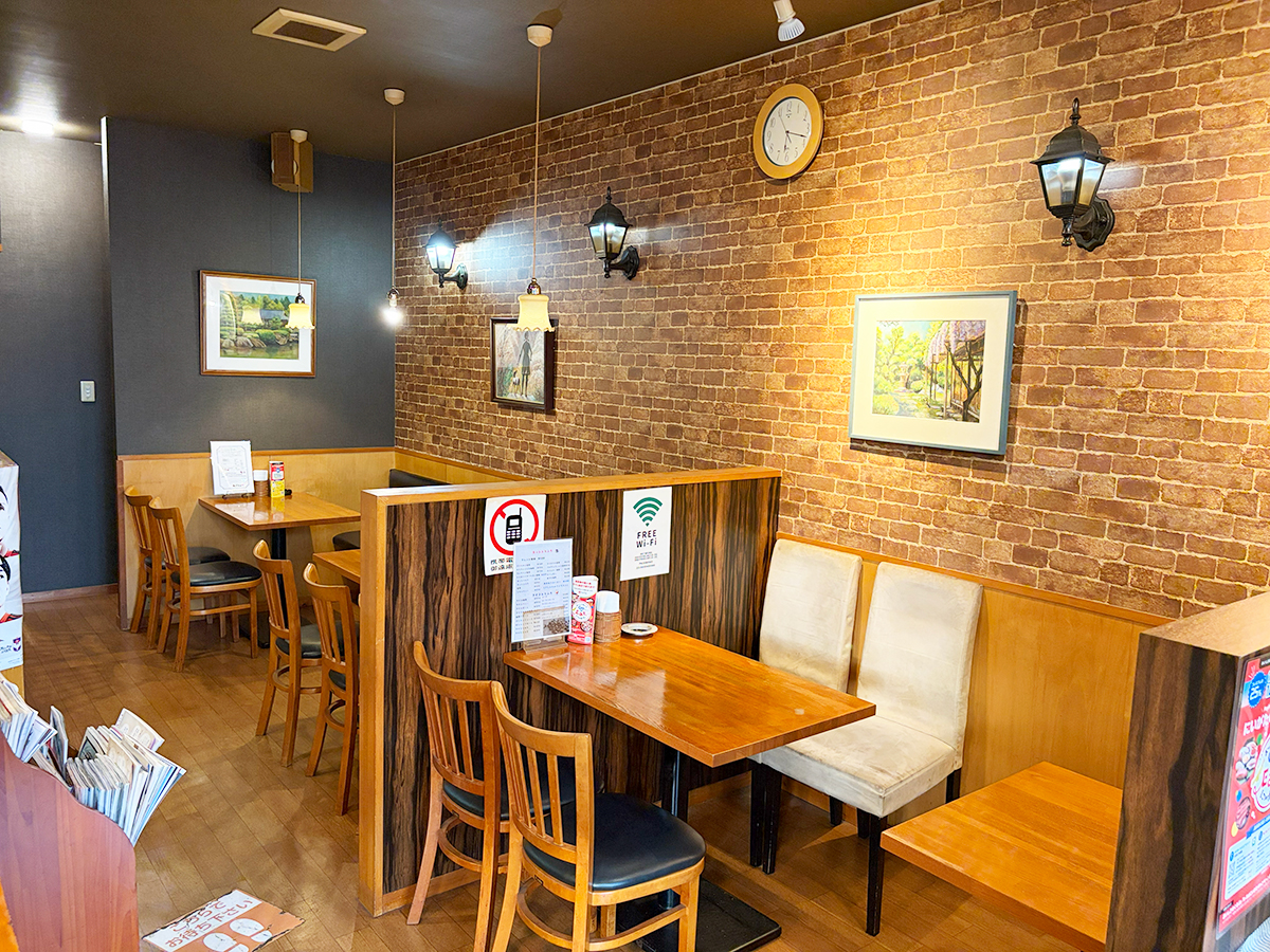 珈琲館maiの店内