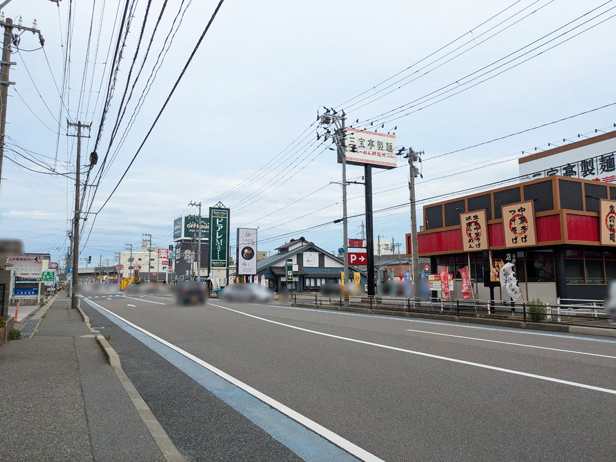 ピアレマート 新和店の場所