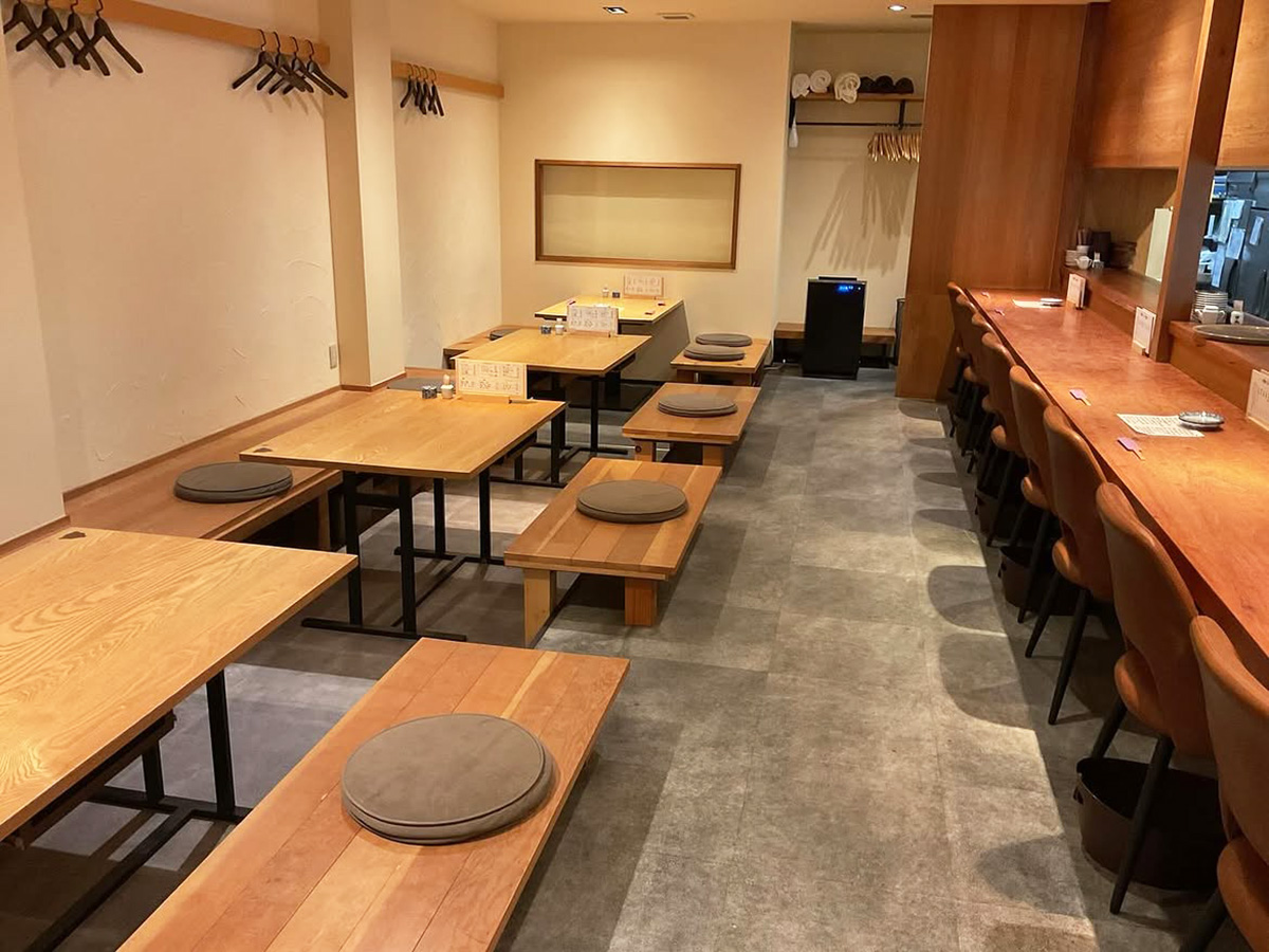 吟(ぎん)のリニューアル前の店内