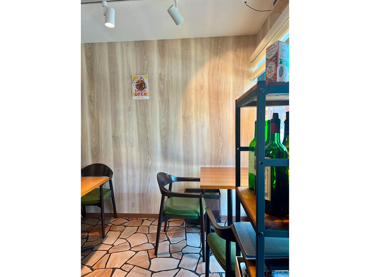 昼にスパイスの店内