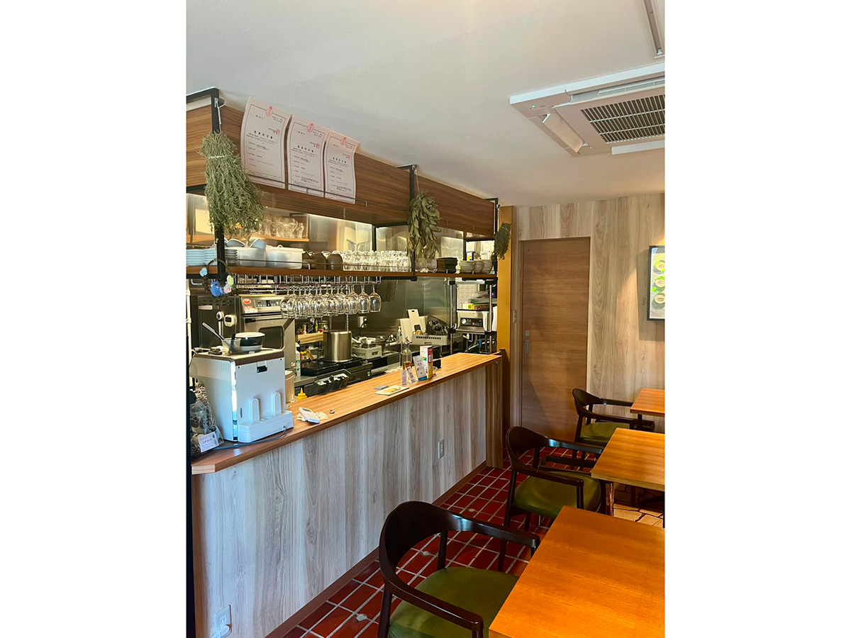 昼にスパイスの店内
