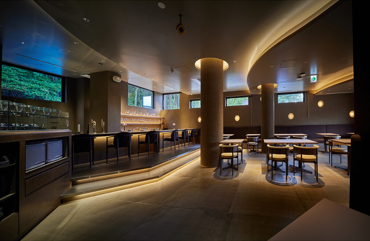 ・・・and Fの店内