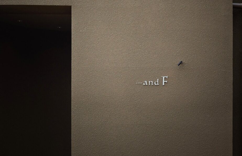 ・・・and Fの外観