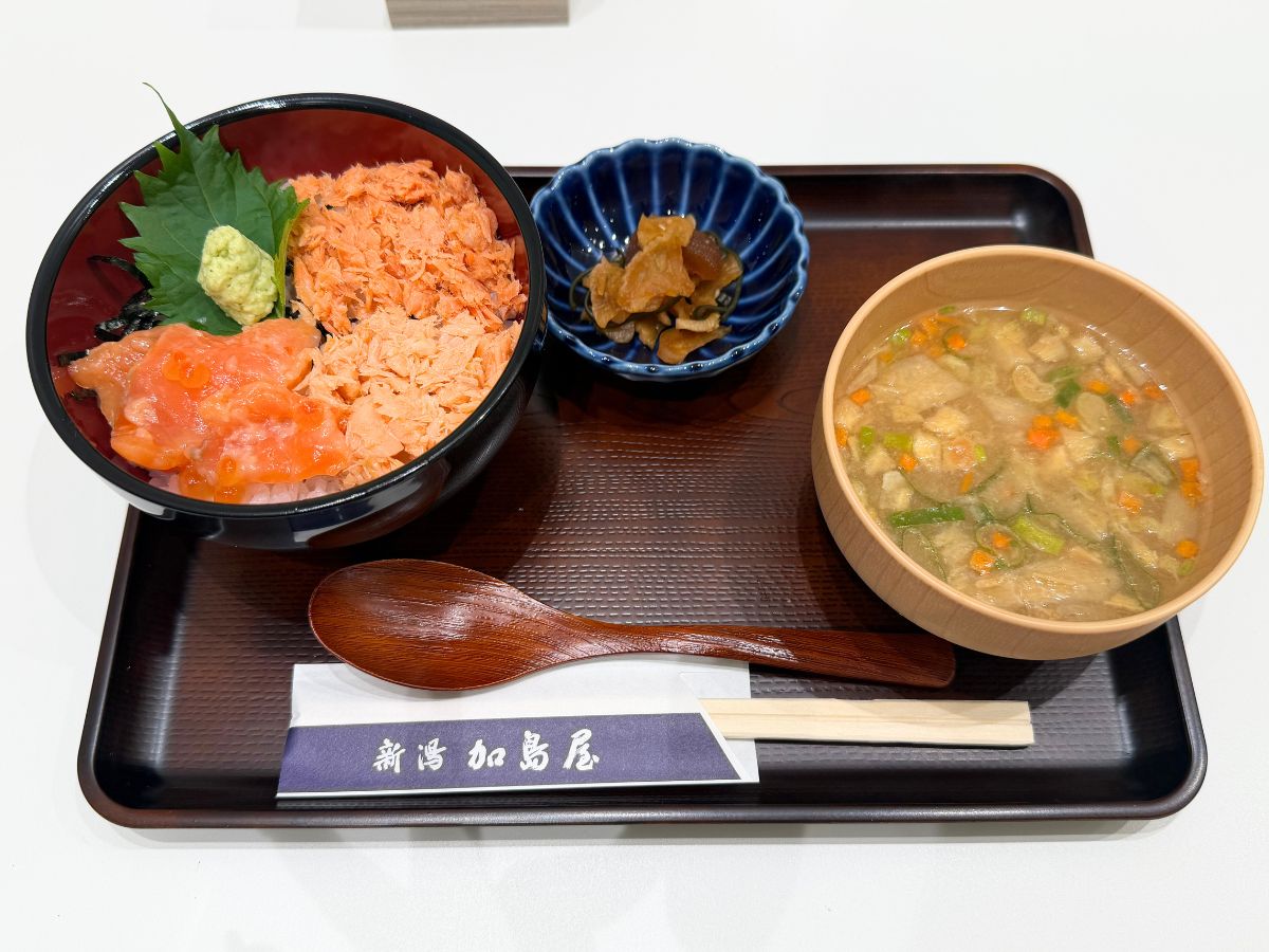 加島屋ショップの鮭づくし丼