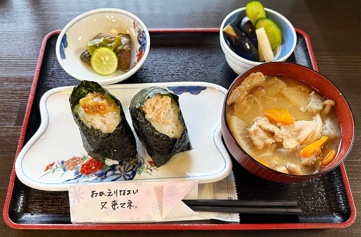 まき 街仲食堂 by ジーバーFOODのおむすび2個セット