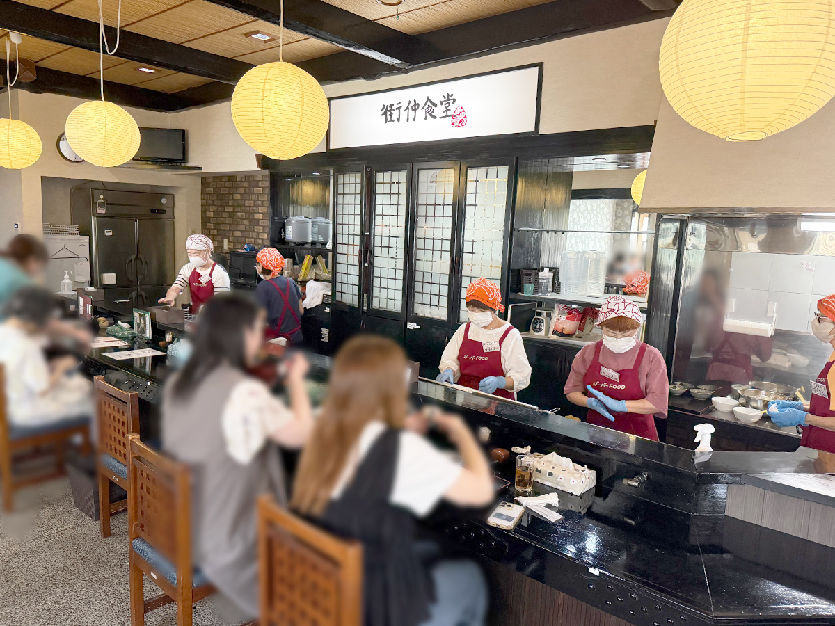 まき 街仲食堂 by ジーバーFOODの店内