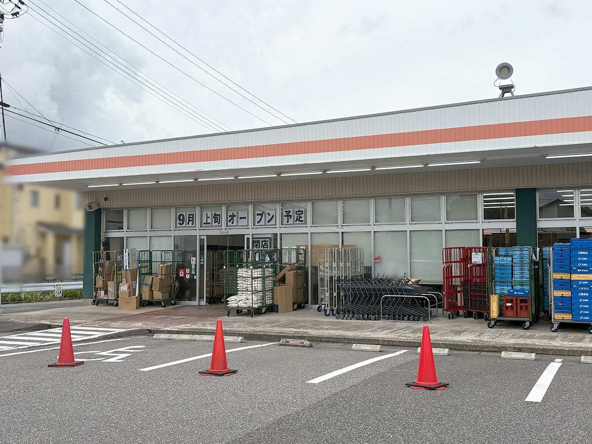 スーパーのアオキ ウオエイおぎかわ店の外観