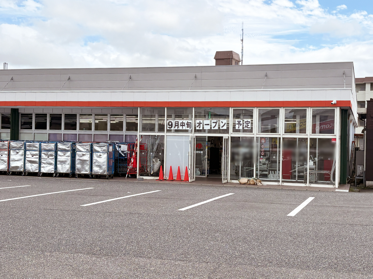 スーパーのアオキ 石山店の外観