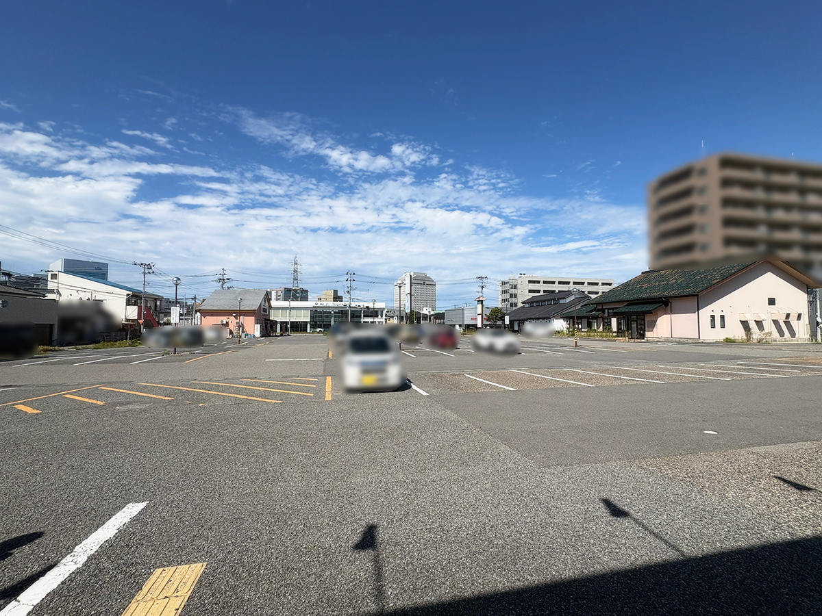 クスリのコダマ 南出来島店の駐車場