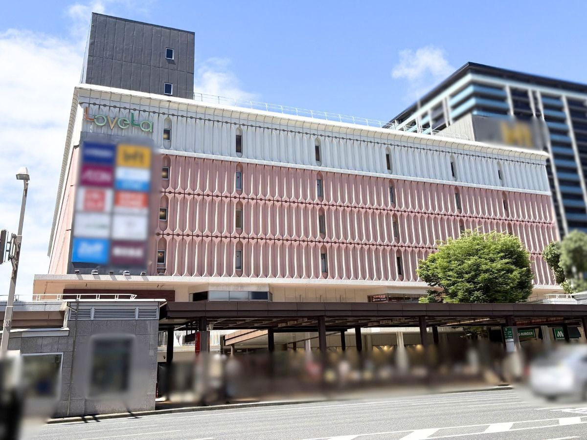 ラブラ万代の外観