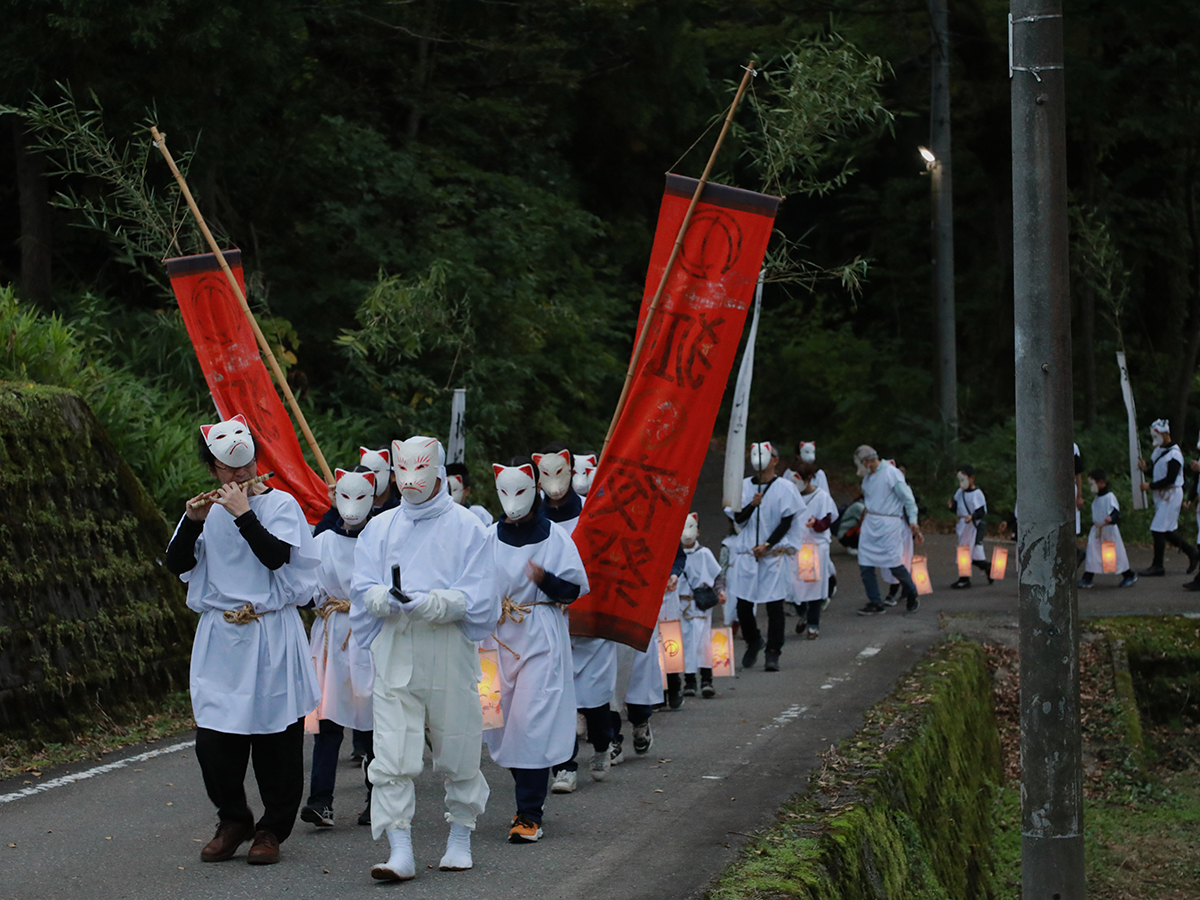 狐の夜祭り