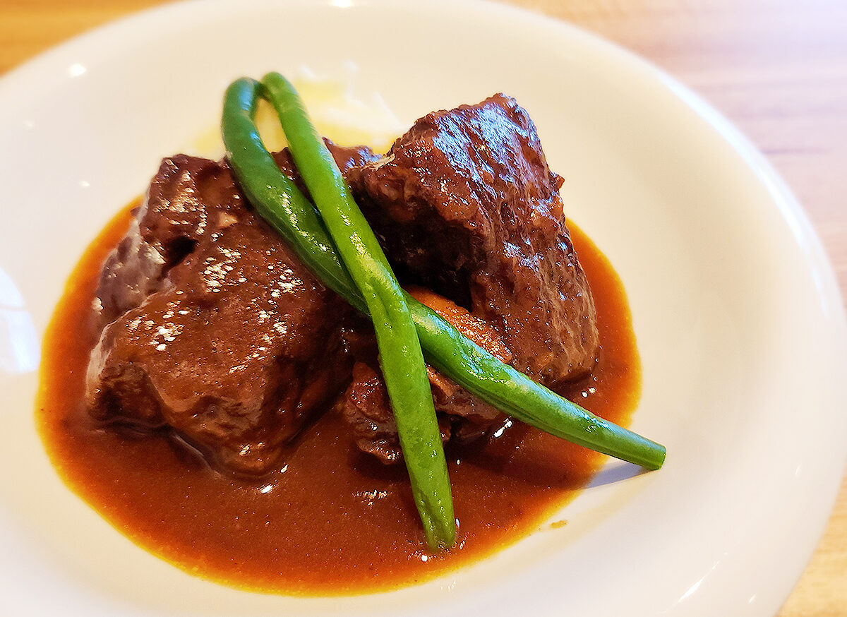 Bistro ORIの牛肉の赤ワイン煮