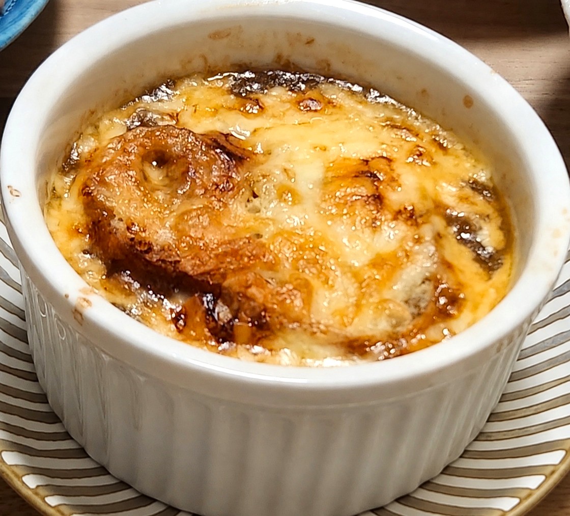 Bistro ORIのオニオングラタンスープ